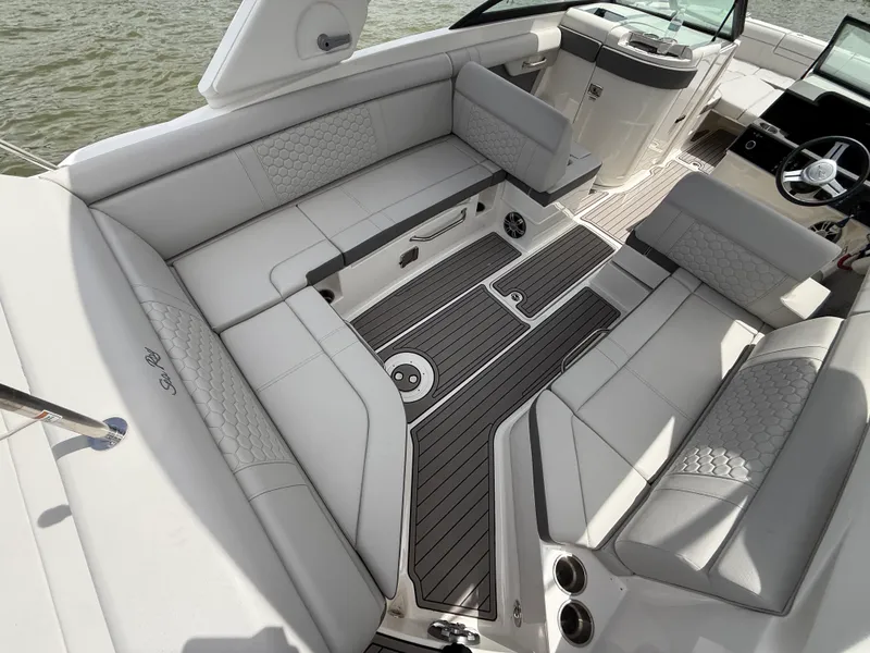 Slide: The Image of Sea Ray 270 SD OB 2023 - 20