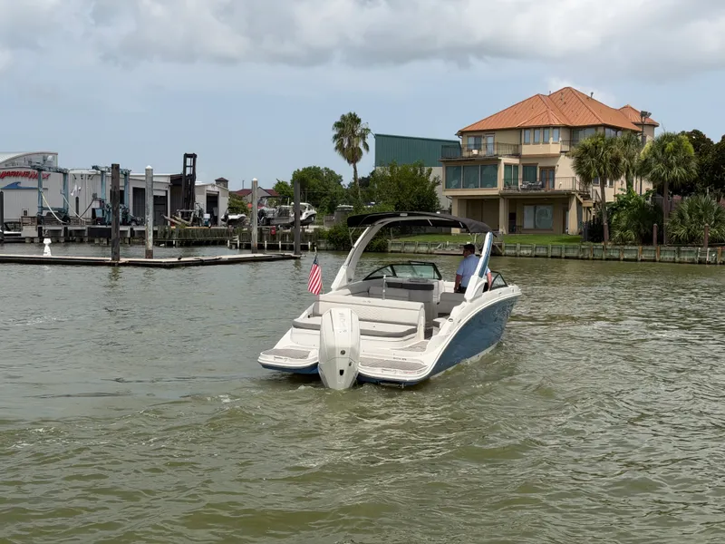 Slide: The Image of Sea Ray 270 SD OB 2023 - 14
