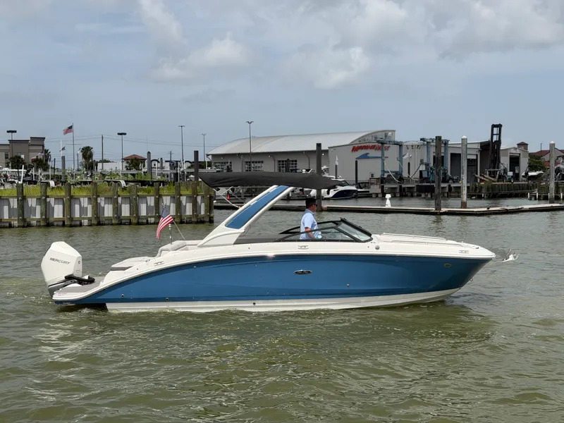 Slide: The Image of Sea Ray 270 SD OB 2023 - 11