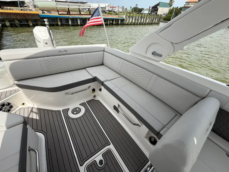 Slide: The Image of Sea Ray 270 SD OB 2023 - 25