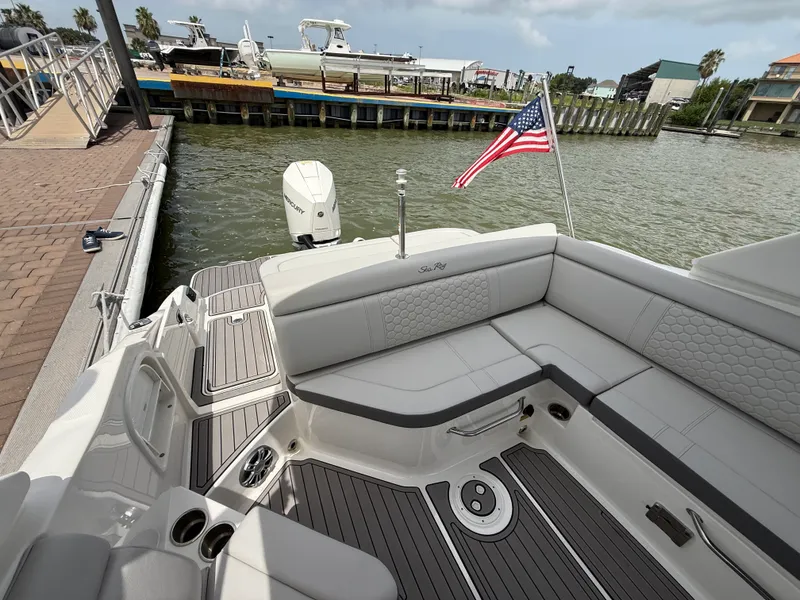 Slide: The Image of Sea Ray 270 SD OB 2023 - 19