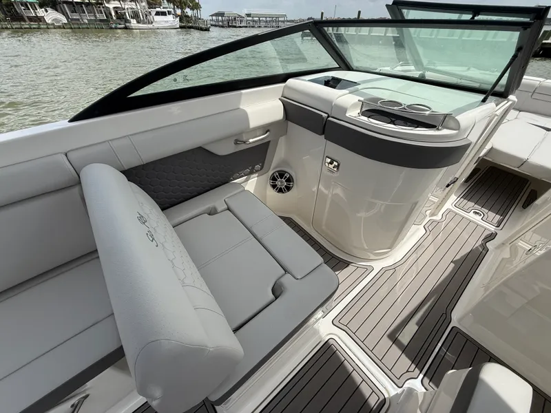 Slide: The Image of Sea Ray 270 SD OB 2023 - 23
