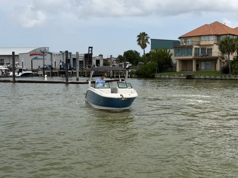 Slide: The Image of Sea Ray 270 SD OB 2023 - 7