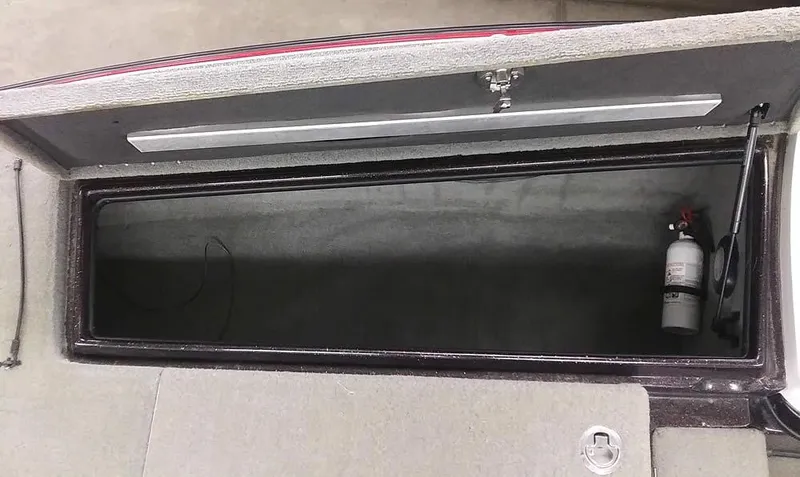 Slide: The Image of Storage compartment in 2015 Nitro Z-8 DC boat. - 18