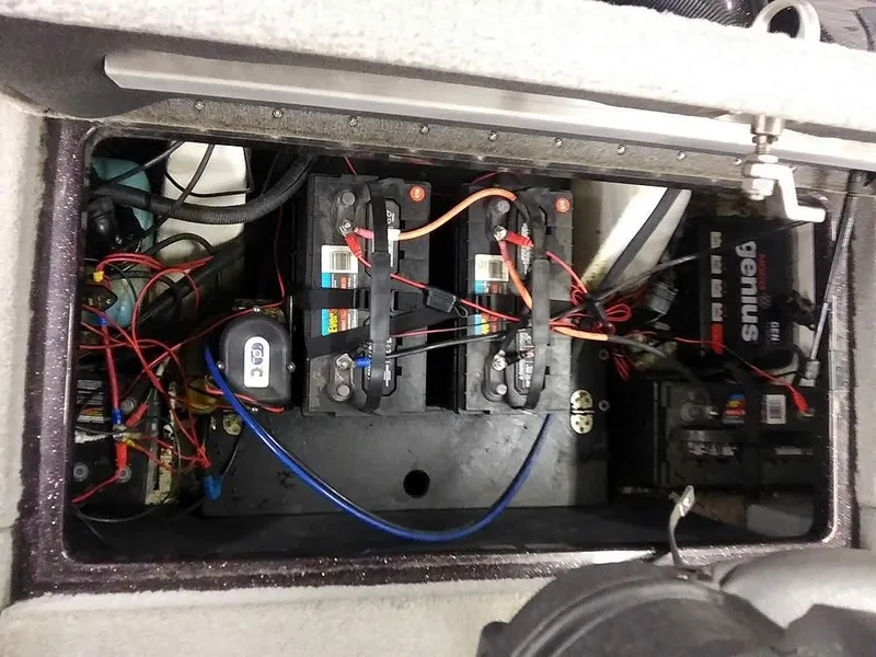 Slide: The Image of Battery compartment of a 2015 Nitro Z-8 DC boat. - 30