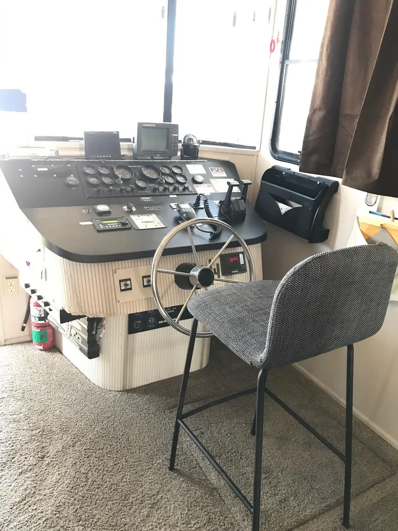 Slide: The Image of Control panel of a 1996 Stardust Cruisers boat, last week of September 2022. - 18