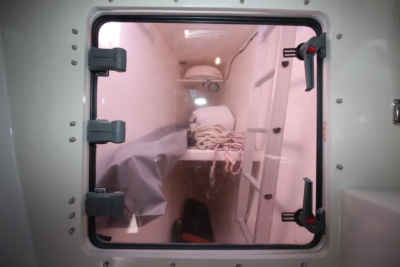 Slide: The Image of Port hull forepeake - 17