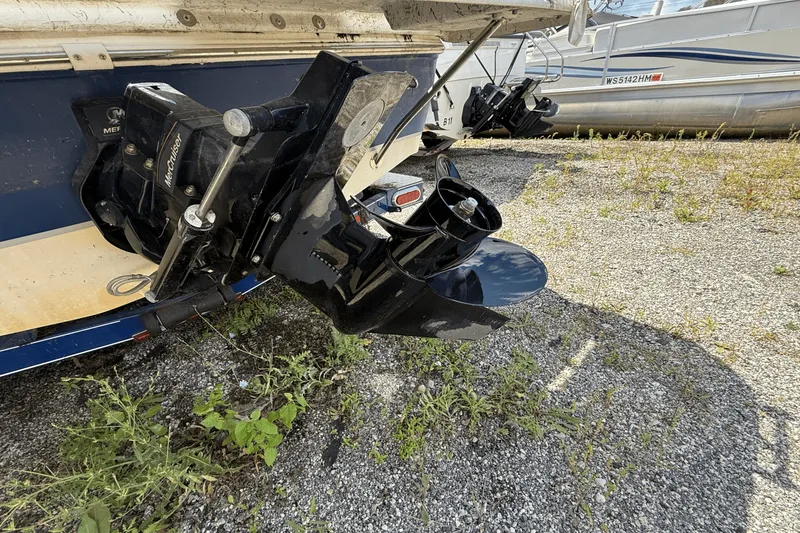 Slide: The Image of Hurricane SUN DECK SPORT 201 2011 - 3