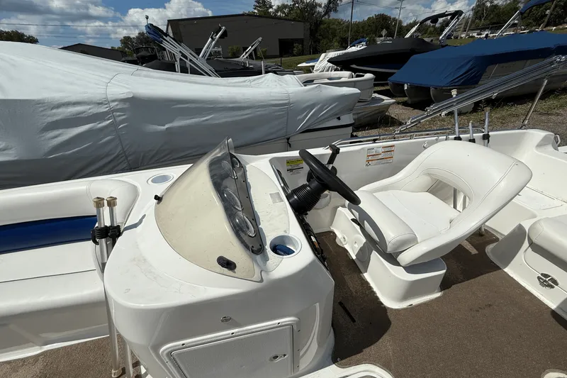 Slide: The Image of Hurricane SUN DECK SPORT 201 2011 - 5