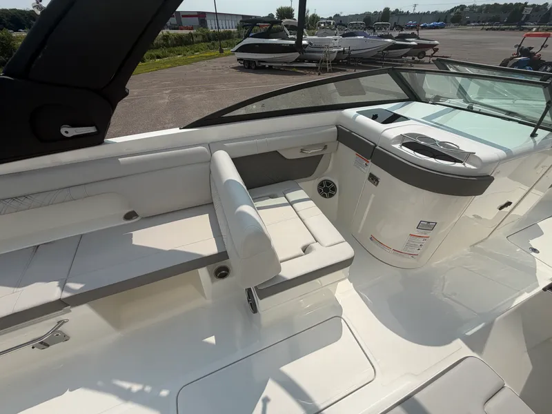 Slide: The Image of Sea Ray SDX 290 2026 - 8