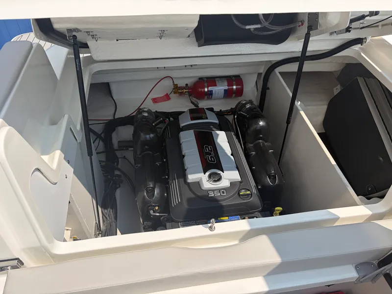 Slide: The Image of Sea Ray SDX 290 2026 - 7