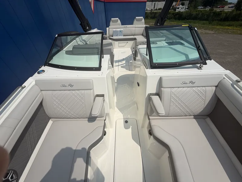 Slide: The Image of Sea Ray SDX 290 2026 - 16