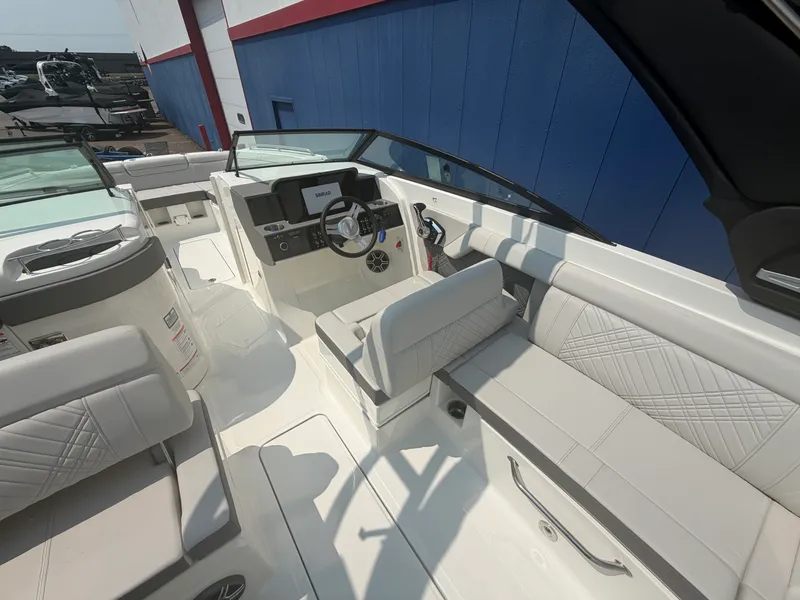 Slide: The Image of Sea Ray SDX 290 2026 - 12