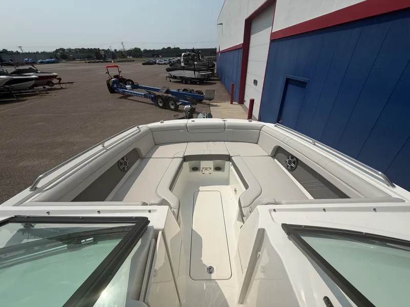 Slide: The Image of Sea Ray SDX 290 2026 - 15