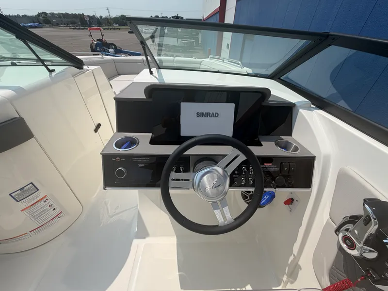 Slide: The Image of Sea Ray SDX 290 2026 - 14