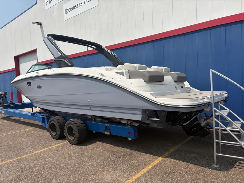 Slide: The Image of Sea Ray SDX 290 2026 - 2