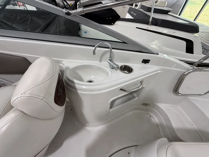 Slide: The Image of Crownline Boats 220 EX 2007 - 15
