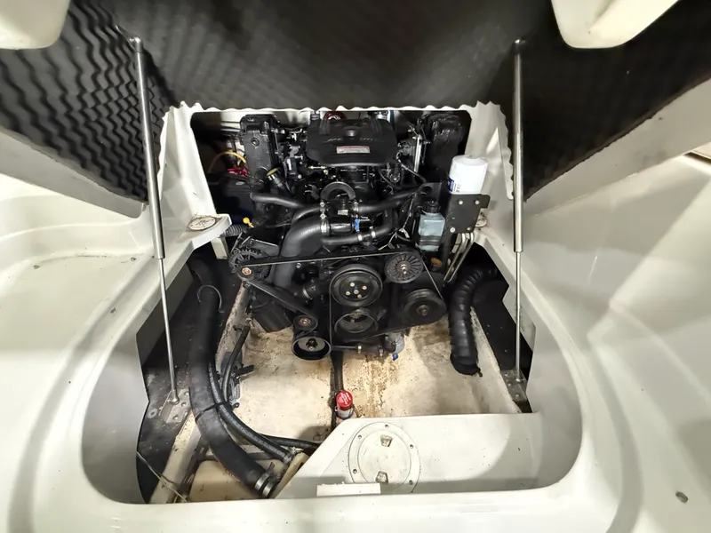 Slide: The Image of Crownline Boats 220 EX 2007 - 16