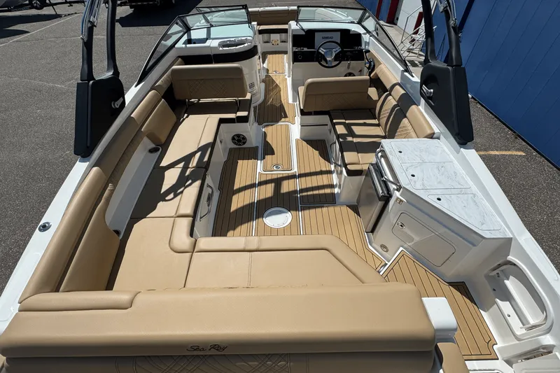 Slide: The Image of Sea Ray SDX 290 2026 - 16