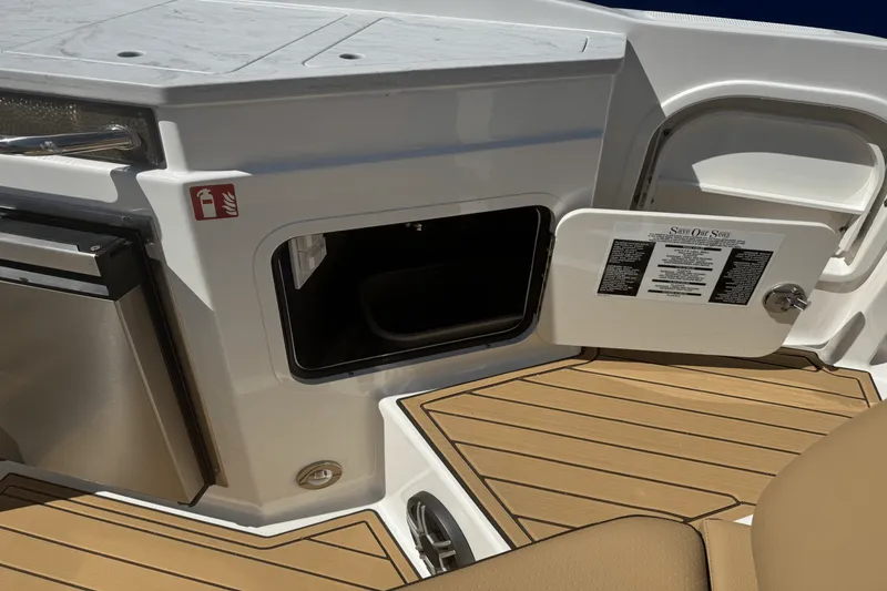 Slide: The Image of Sea Ray SDX 290 2026 - 19