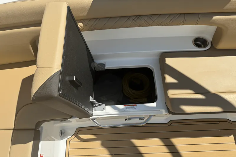 Slide: The Image of Sea Ray SDX 290 2026 - 25