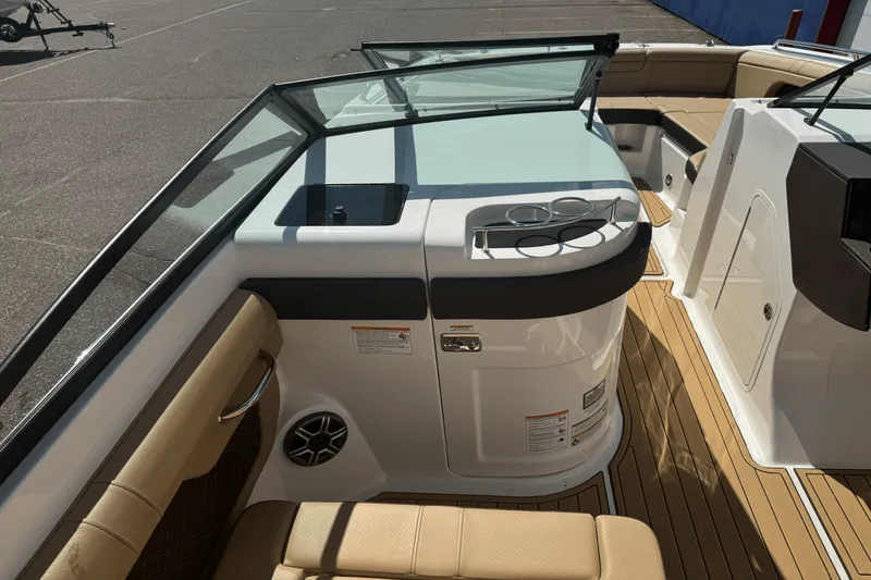 Slide: The Image of Sea Ray SDX 290 2026 - 30