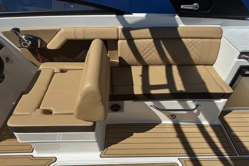 Slide: The Image of Sea Ray SDX 290 2026 - 40