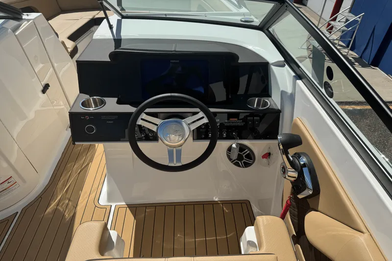 Slide: The Image of Sea Ray SDX 290 2026 - 43