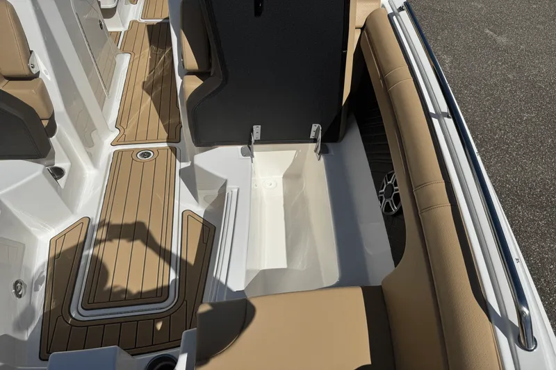Slide: The Image of Sea Ray SDX 290 2026 - 60