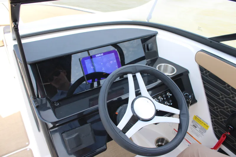 Slide: The Image of Sea Ray SPX 210 2026 - 19