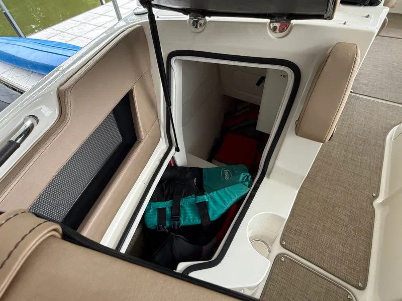 Slide: The Image of Sea Ray 280 SLX 2017 - 25