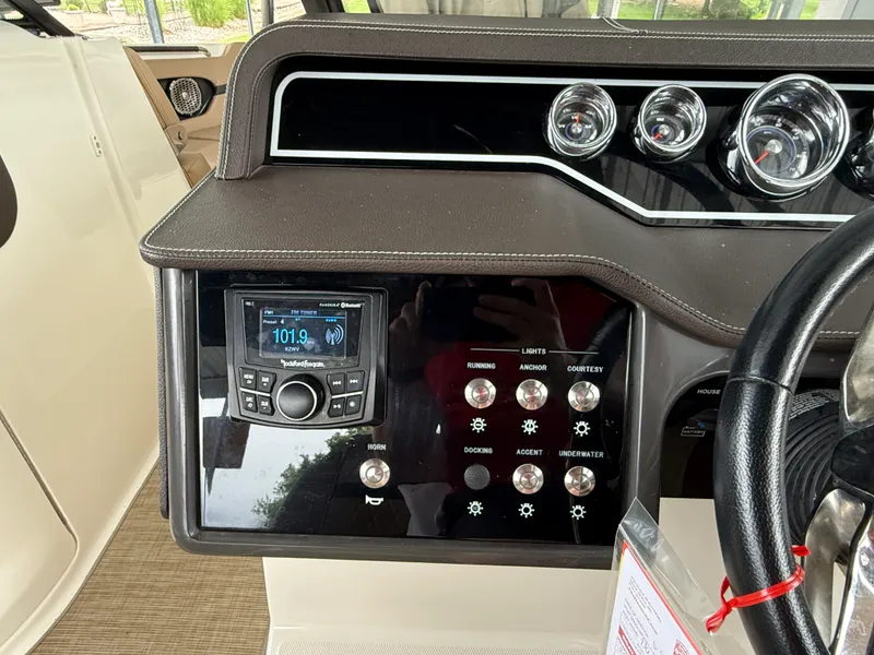 Slide: The Image of Sea Ray 280 SLX 2017 - 18