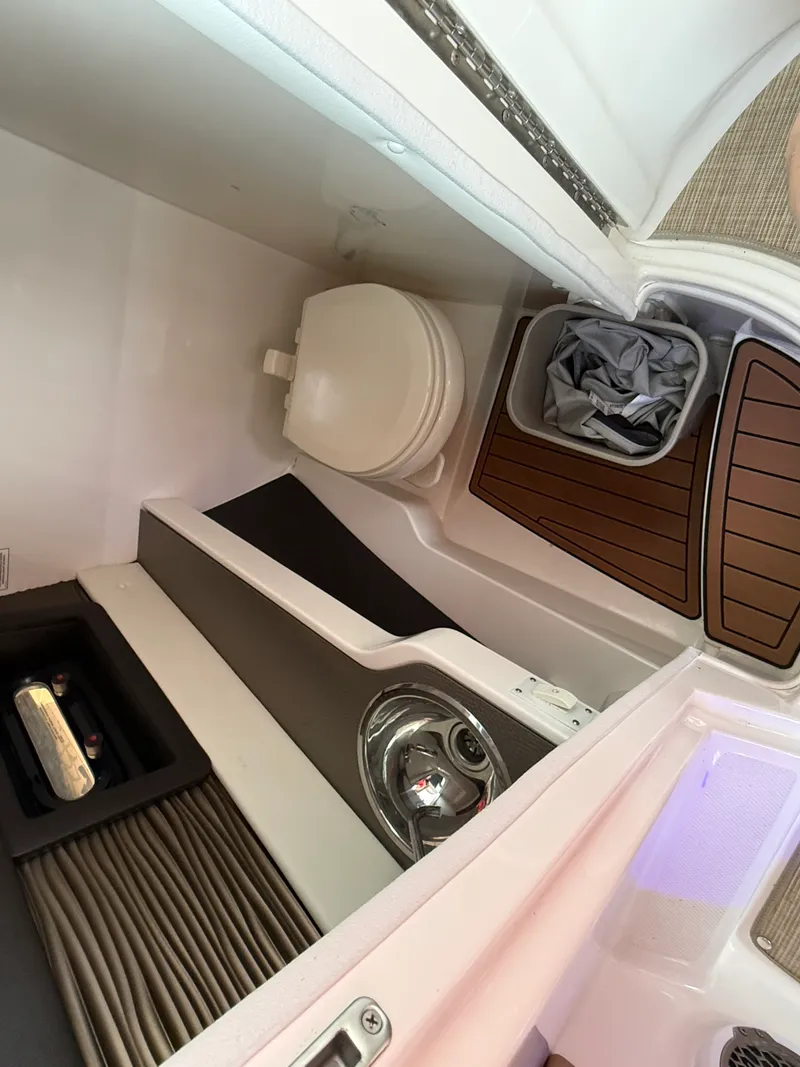 Slide: The Image of Sea Ray 280 SLX 2017 - 43