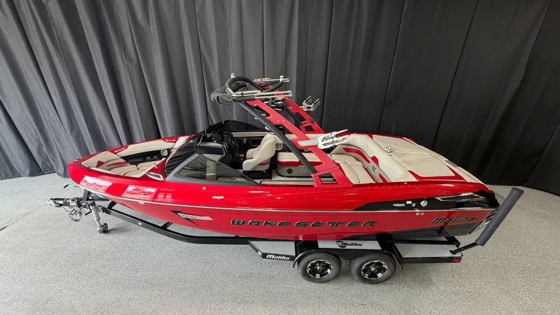 Slide: The Image of Malibu 23 LSV 2015 - 1
