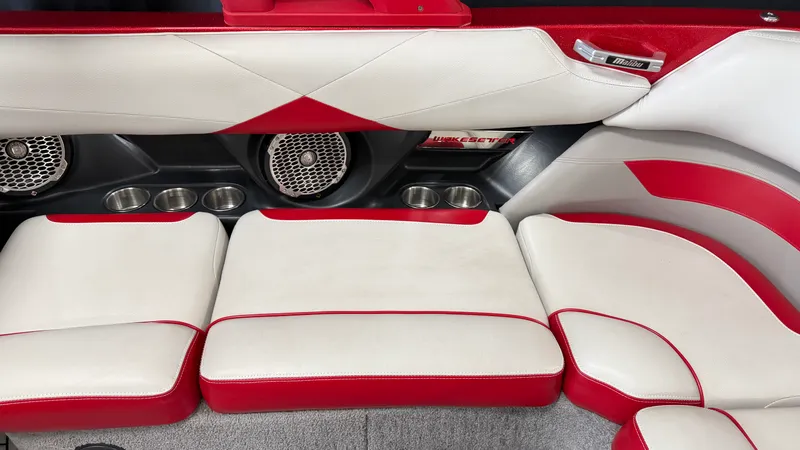 Slide: The Image of Malibu 23 LSV 2015 - 33