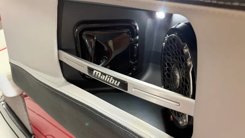 Slide: The Image of Malibu 23 LSV 2015 - 81