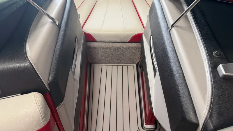 Slide: The Image of Malibu 23 LSV 2015 - 76