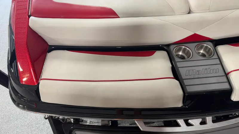 Slide: The Image of Malibu 23 LSV 2015 - 13