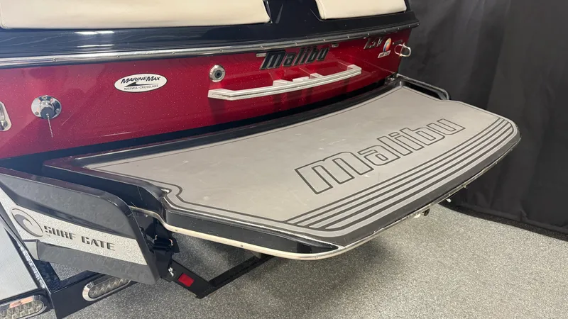 Slide: The Image of Malibu 23 LSV 2015 - 10