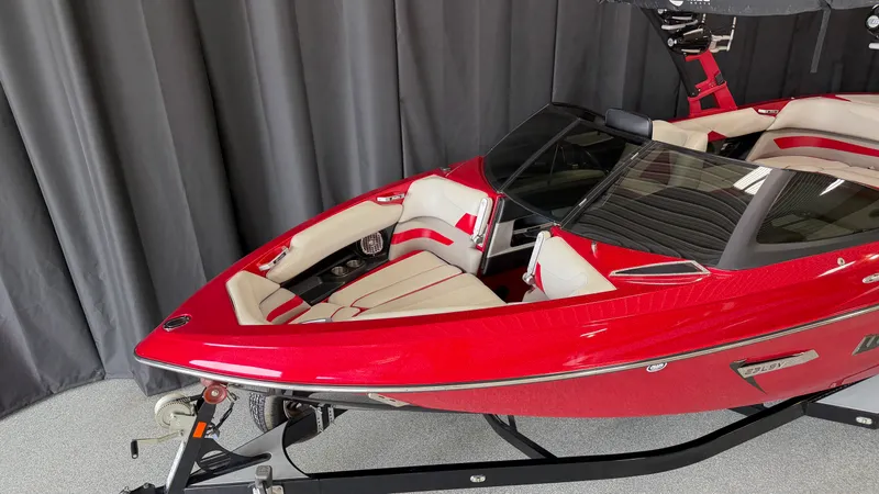 Slide: The Image of Malibu 23 LSV 2015 - 4