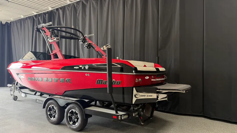 Slide: The Image of Malibu 23 LSV 2015 - 3
