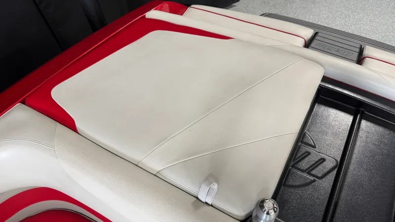 Slide: The Image of Malibu 23 LSV 2015 - 22