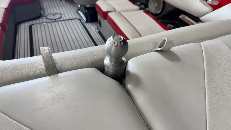 Slide: The Image of Malibu 23 LSV 2015 - 19