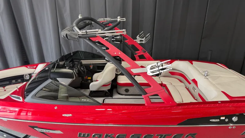 Slide: The Image of Malibu 23 LSV 2015 - 5