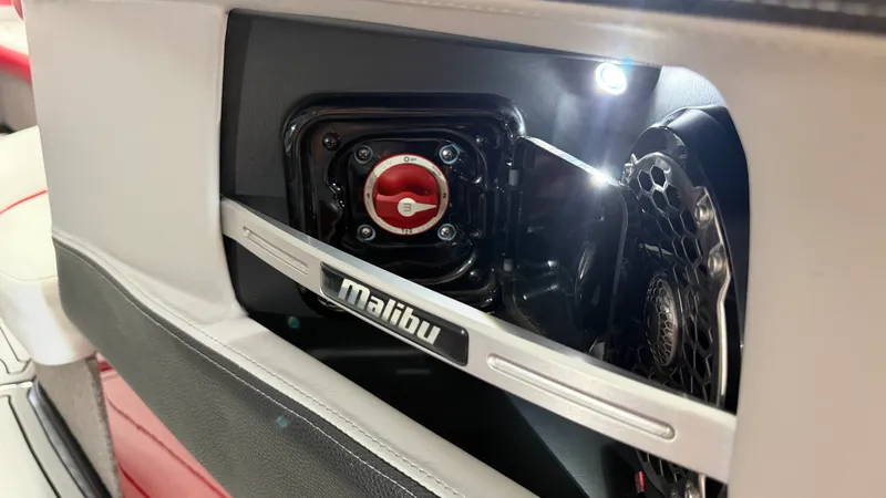 Slide: The Image of Malibu 23 LSV 2015 - 82