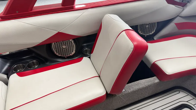 Slide: The Image of Malibu 23 LSV 2015 - 54