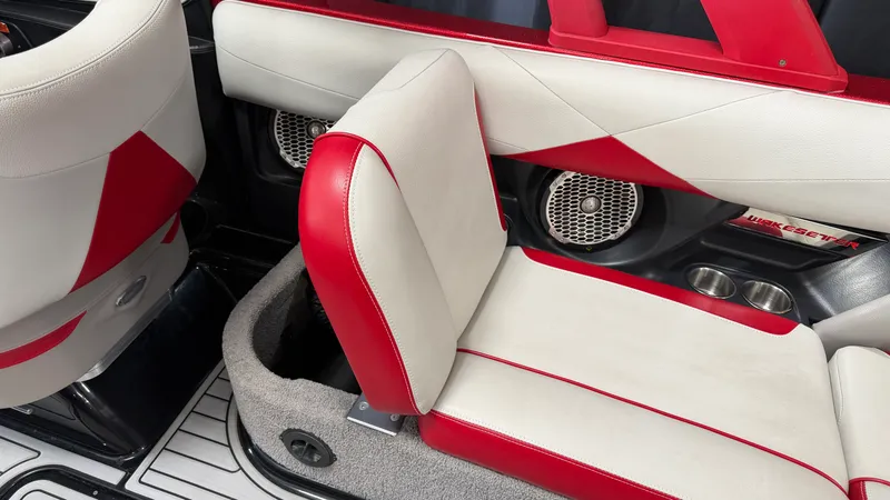 Slide: The Image of Malibu 23 LSV 2015 - 29