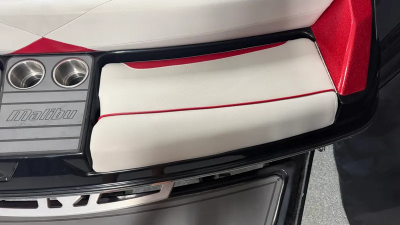 Slide: The Image of Malibu 23 LSV 2015 - 16