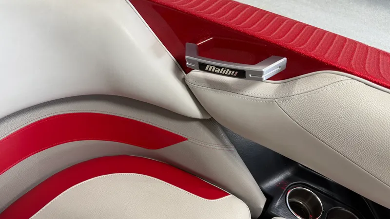 Slide: The Image of Malibu 23 LSV 2015 - 44