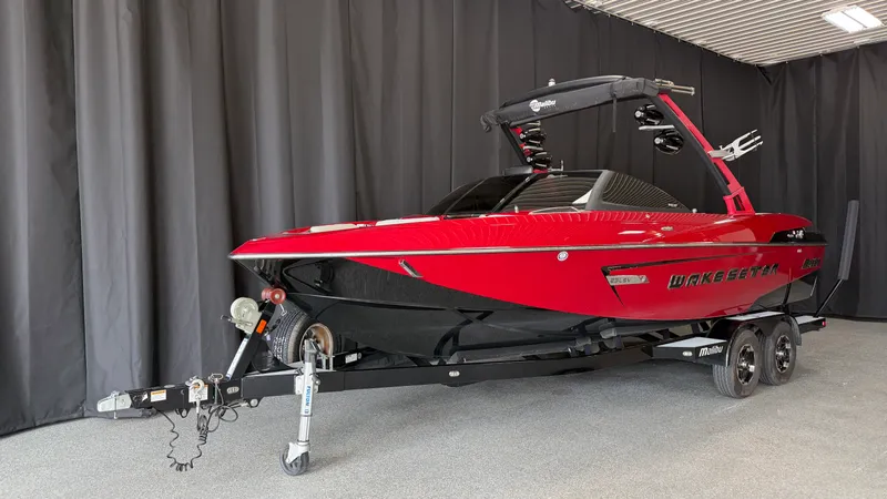 Slide: The Image of Malibu 23 LSV 2015 - 2